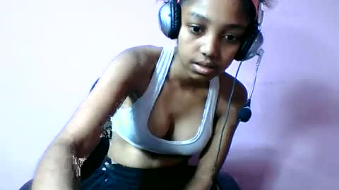 Snapshot of francia333068 chatting on 06-13-26, 08:01 francia333068 online show from 06-13-26, 08:01