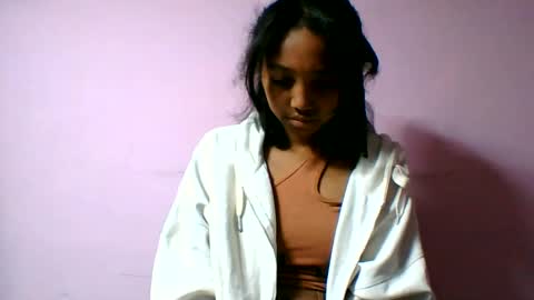 Snapshot of francia333068 chatting on 06-19-26, 12:37 francia333068 online show from 06-19-26, 12:37