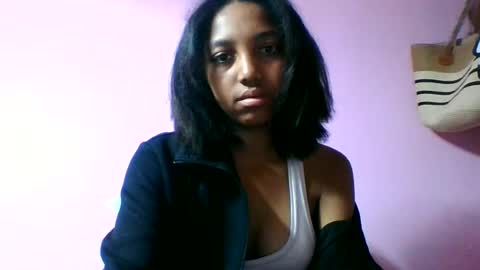 Snapshot of francia333068 chatting on 06-22-26, 05:32 francia333068 online show from 06-22-26, 05:32