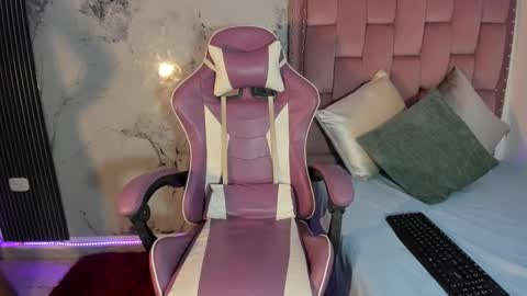 Laura online show from 09-15-25, 07:58