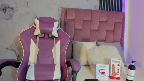 Laura online show from 09-23-25, 07:28