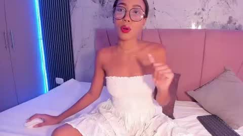 Laura online show from 07-22-26, 07:27