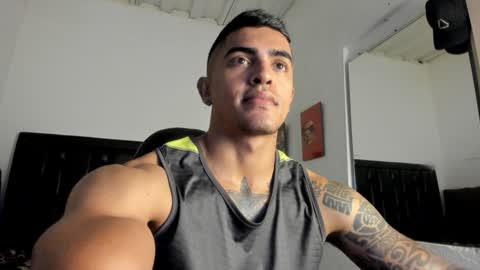 Snapshot of franco_ruiz_ chatting on 01-20-25, 01:39 franco online show from 01-20-25, 01:39