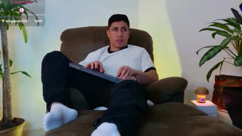 Snapshot of francodelacruz chatting on 10-13-25, 01:49 Francum online show from 10-13-25, 01:49