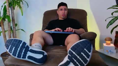 Snapshot of francodelacruz chatting on 10-17-25, 08:33 Francum online show from 10-17-25, 08:33