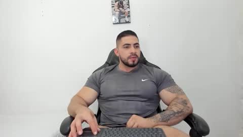 Snapshot of frank_foxx1 chatting on 11-26-25, 04:02 frank_foxx1 online show from 11-26-25, 04:02