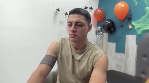 Snapshot of frank_millers chatting on 10-25-25, 02:30 Frank online show from 10-25-25, 02:30