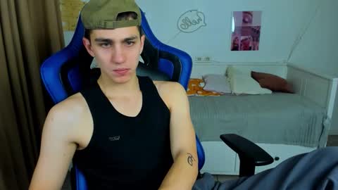 Snapshot of frank_mooree chatting on 11-11-25, 04:56 Frank online show from 11-11-25, 04:56