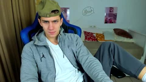 Snapshot of frank_mooree chatting on 11-26-25, 04:46 Frank online show from 11-26-25, 04:46