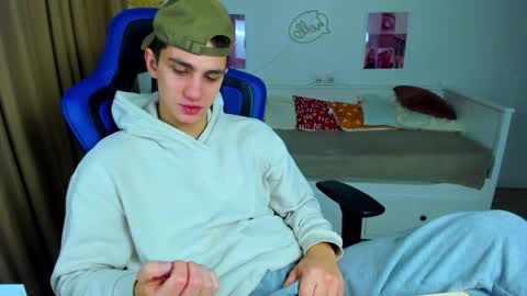 Snapshot of frank_mooree chatting on 11-29-25, 04:26 Frank online show from 11-29-25, 04:26