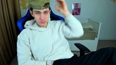 Frank online show from 02-08-26, 05:44