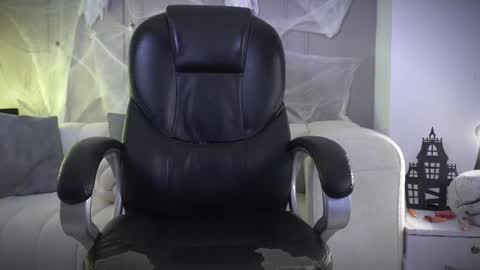 Snapshot of frankfarrellx chatting on 11-02-25, 08:00 Frank Farrell. Hey remember to give me a thumbs up Ty online show from 11-02-25, 08:00