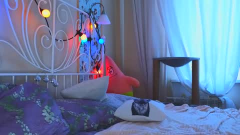 Snapshot of frankiefoxie chatting on 02-11-25, 05:26 Franky online show from 02-11-25, 05:26