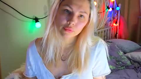 Snapshot of frankiefoxie chatting on 02-24-25, 02:04 Franky online show from 02-24-25, 02:04