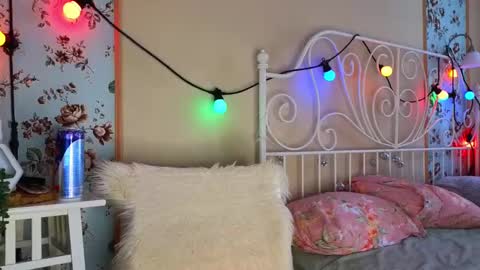 Snapshot of frankiefoxie chatting on 03-04-25, 02:17 Franky online show from 03-04-25, 02:17