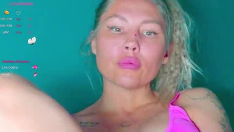 Snapshot of frankiefoxie chatting on 09-14-25, 04:17 Franky online show from 09-14-25, 04:17