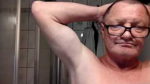 Snapshot of frauenfeind1 chatting on 03-03-25, 10:17 Wolfi online show from 03-03-25, 10:17