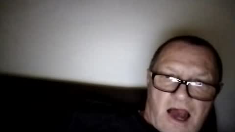 Snapshot of frauenfeind1 chatting on 10-17-25, 12:41 Wolfi online show from 10-17-25, 12:41