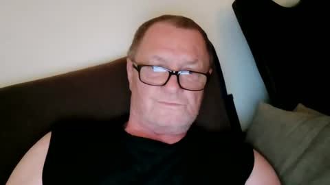 Snapshot of frauenfeind1 chatting on 06-21-26, 05:54 Wolfi online show from 06-21-26, 05:54