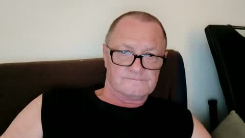 Snapshot of frauenfeind1 chatting on 07-13-26, 06:05 Wolfi online show from 07-13-26, 06:05