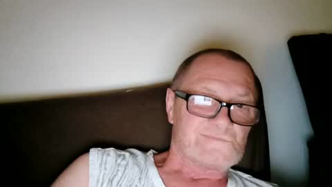 Snapshot of frauenfeind1 chatting on 07-17-26, 05:25 Wolfi online show from 07-17-26, 05:25