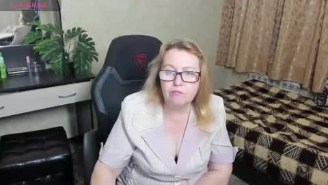 FrauMartha online show from 12-20-24, 01:33