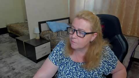 Snapshot of fraumartha chatting on 06-19-26, 12:53 FrauMartha online show from 06-19-26, 12:53