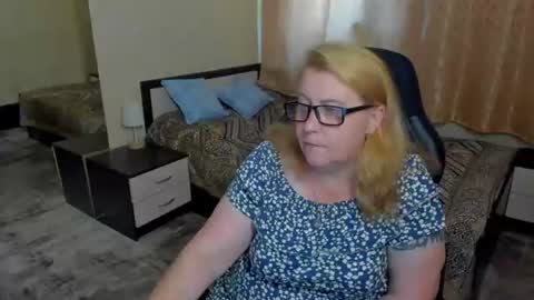 Snapshot of fraumartha chatting on 06-21-26, 01:03 FrauMartha online show from 06-21-26, 01:03