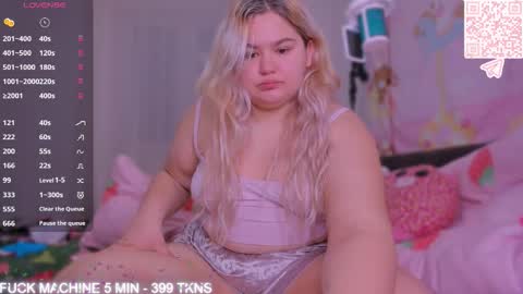 Snapshot of freakcute_friends chatting on 01-17-26, 04:43 Alice online show from 01-17-26, 04:43