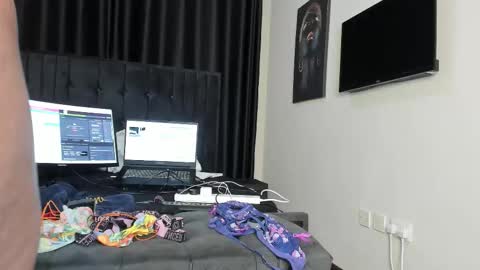 Snapshot of freaky_bad_girl chatting on 11-30-25, 06:45 Sandra online show from 11-30-25, 06:45