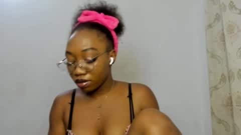 Snapshot of freaky_ebonygirl chatting on 09-24-25, 07:12 Freaky ebonygirl online show from 09-24-25, 07:12