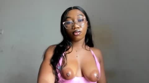 Snapshot of freaky_ebonygirl chatting on 09-25-25, 07:01 Freaky ebonygirl online show from 09-25-25, 07:01