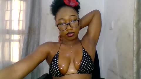 Snapshot of freaky_ebonygirl chatting on 10-17-25, 06:05 Freaky ebonygirl online show from 10-17-25, 06:05