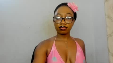 Snapshot of freaky_ebonygirl chatting on 10-22-25, 06:35 Freaky ebonygirl online show from 10-22-25, 06:35