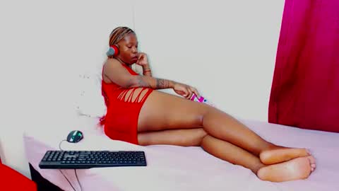 Snapshot of freakyscarlrt00 chatting on 10-14-25, 06:09 FreakyScarlet00 online show from 10-14-25, 06:09