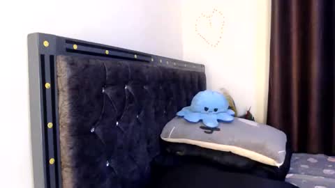 freakyshewolf1 online show from 09-19-25, 03:30