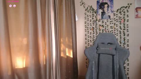 Snapshot of frechemolly chatting on 07-28-26, 12:48 Margo online show from 07-28-26, 12:48