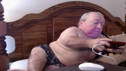 Cute Lil Man online show from 11-18-25, 06:07