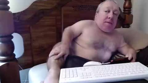 Cute Lil Man online show from 11-29-25, 08:50