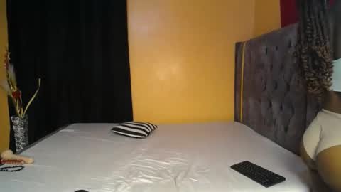 Snapshot of freesia_maquzee chatting on 10-17-25, 04:59 KYLIE online show from 10-17-25, 04:59