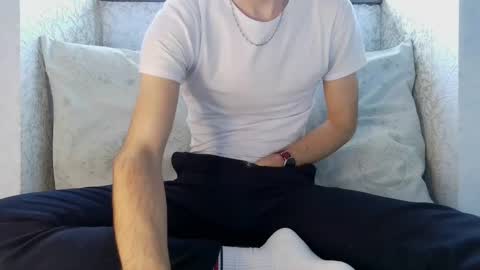 Snapshot of french_666999 chatting on 01-16-25, 01:14 French 666999 online show from 01-16-25, 01:14