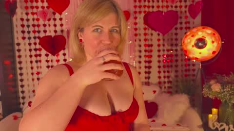 Snapshot of french_devotion chatting on 02-14-25, 07:12 Louise or Lou 3 online show from 02-14-25, 07:12