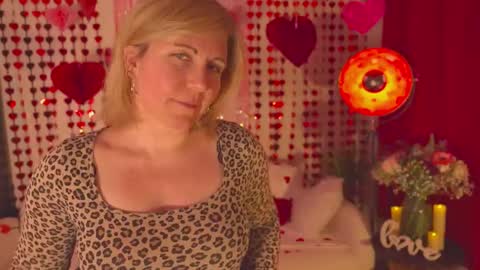 Snapshot of french_devotion chatting on 02-16-25, 07:38 Louise or Lou 3 online show from 02-16-25, 07:38