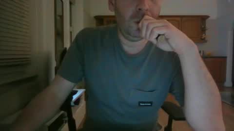 Snapshot of frenchbdmaninlondon chatting on 12-28-24, 07:01 Horny Paul online show from 12-28-24, 07:01