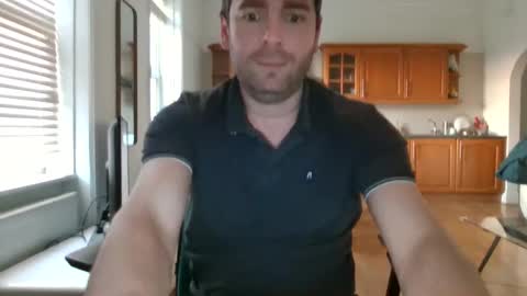 Snapshot of frenchbdmaninlondon chatting on 03-05-25, 05:29 Horny Paul online show from 03-05-25, 05:29