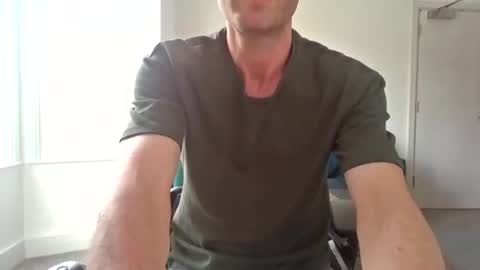 Snapshot of frenchbdmaninlondon chatting on 06-12-26, 01:32 Horny Paul online show from 06-12-26, 01:32
