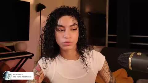 Snapshot of fresatanica chatting on 02-24-25, 02:30 Vale online show from 02-24-25, 02:30