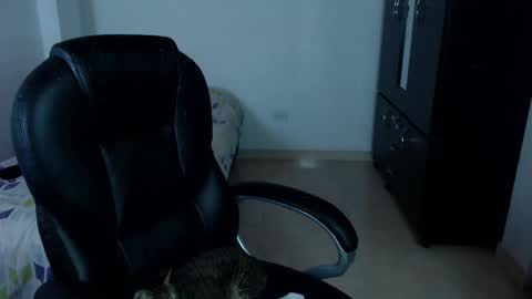 Snapshot of freud_x_louise1 chatting on 01-07-25, 02:10 Louise  online show from 01-07-25, 02:10