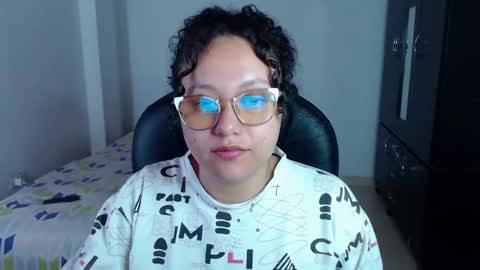 Snapshot of freud_x_louise1 chatting on 01-08-25, 10:26 Louise  online show from 01-08-25, 10:26