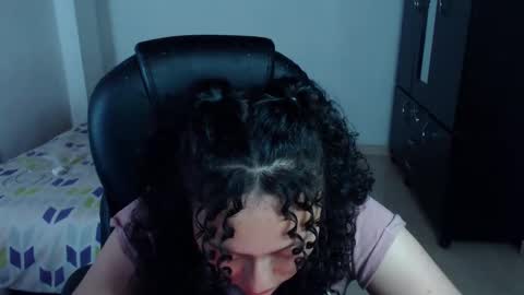 Snapshot of freud_x_louise1 chatting on 02-28-25, 05:15 Louise  online show from 02-28-25, 05:15